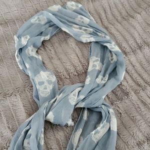 Light blue skull scarf